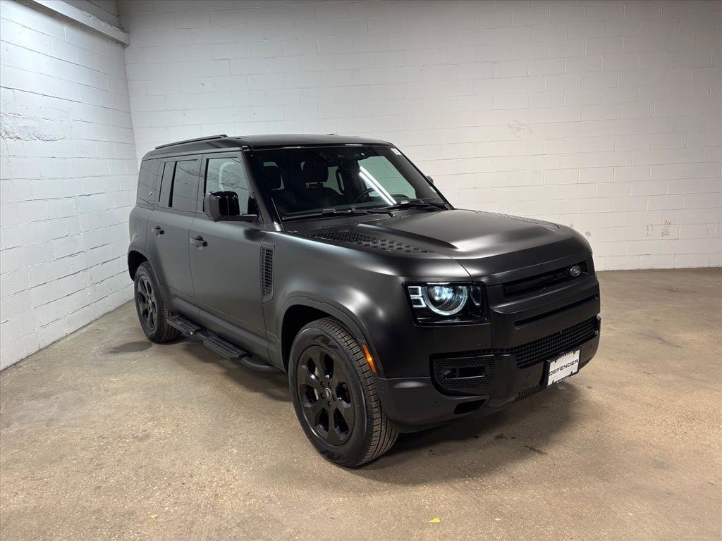 Used 2023 Land Rover Defender 110 SE image 4