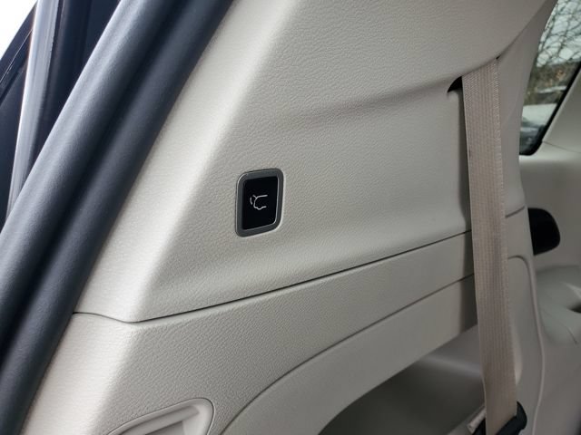 Used 2024 Chrysler Pacifica Touring-L FWD image 30