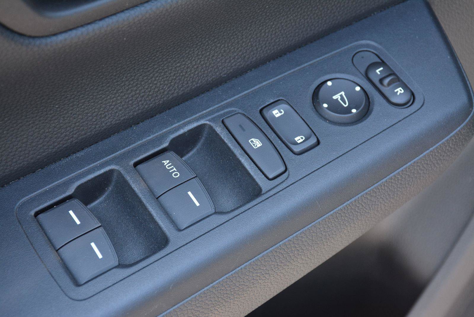 Used 2025 Honda CR-V LX image 8