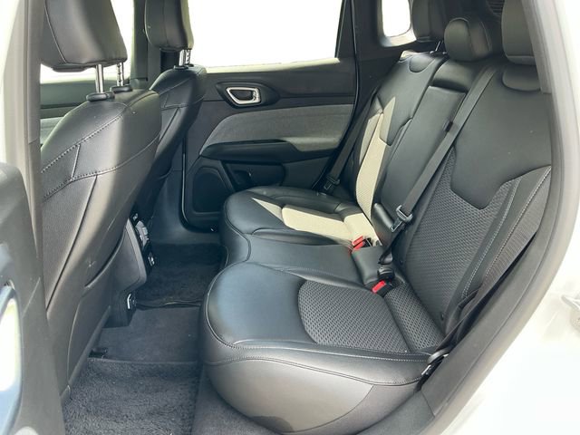 Used 2025 Jeep Compass Latitude AWD/4WD image 16