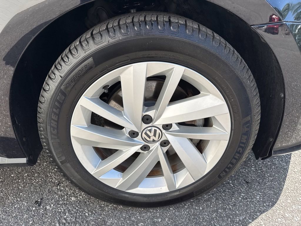 Used 2018 Volkswagen Passat 2.0T SE FWD image 9