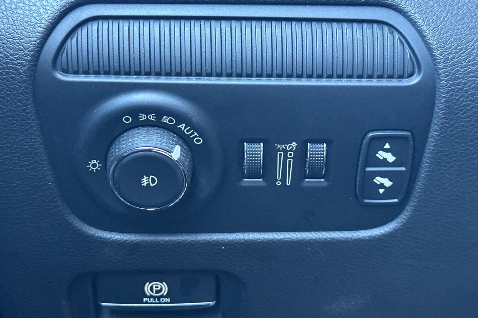 Used 2024 Jeep Wagoneer L Series II w/ Flexible Seating Group image 40