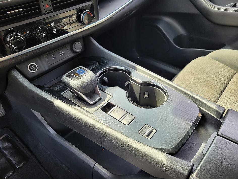 Used 2021 Nissan Rogue S image 15