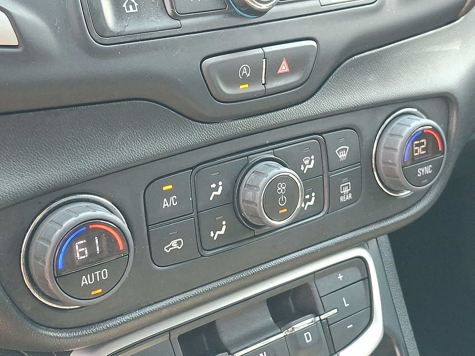 Used 2023 GMC Terrain SLE w/ Driver Convenience Package FWD image 15