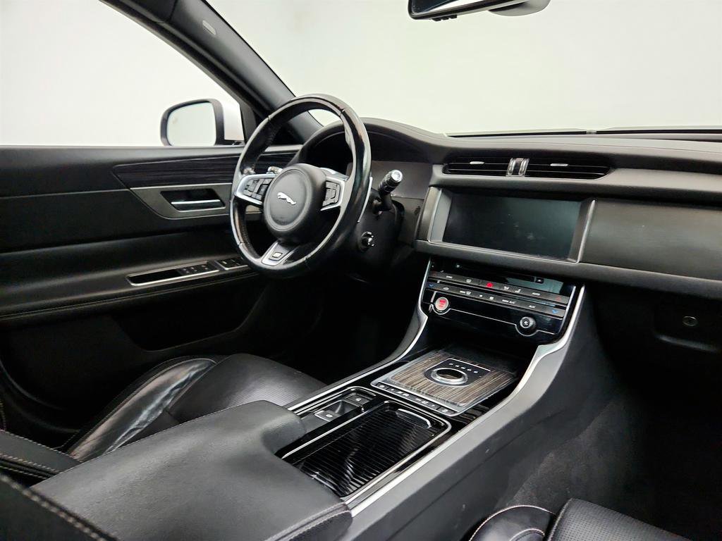 Used 2018 Jaguar XF S AWD/4WD image 25