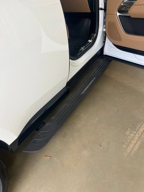 Certified 2025 Land Rover Range Rover SE AWD/4WD image 8