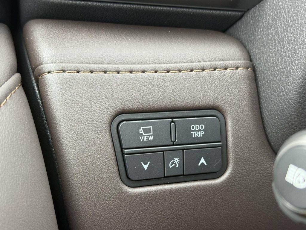 Used 2026 Lexus LX 600 4WD w/ Accessory Package (2T) image 23