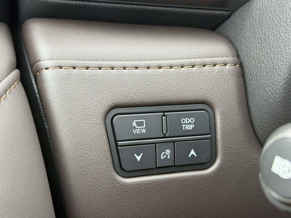 Used 2026 Lexus LX 600 4WD w/ Accessory Package (2T) image 23