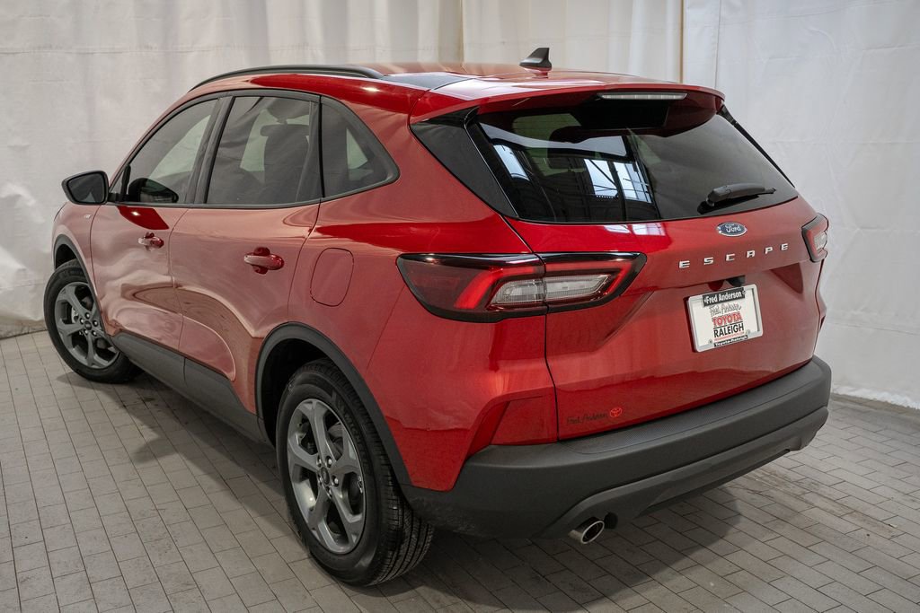 Used 2025 Ford Escape ST-Line image 3