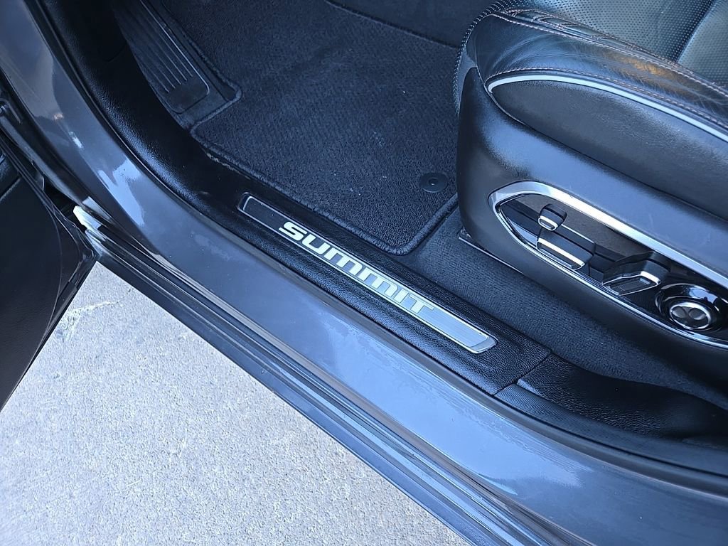 Used 2025 Jeep Grand Cherokee Summit image 32