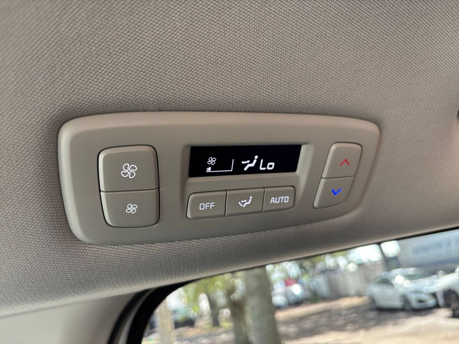 Used 2026 Kia Carnival FWD image 25