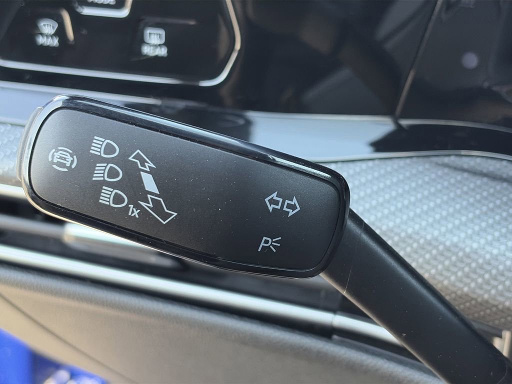 Used 2022 Volkswagen Golf R image 28