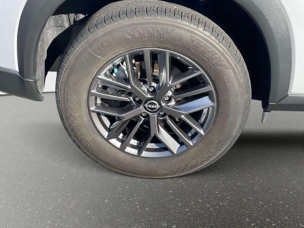 Used 2025 Nissan Rogue S AWD/4WD image 7