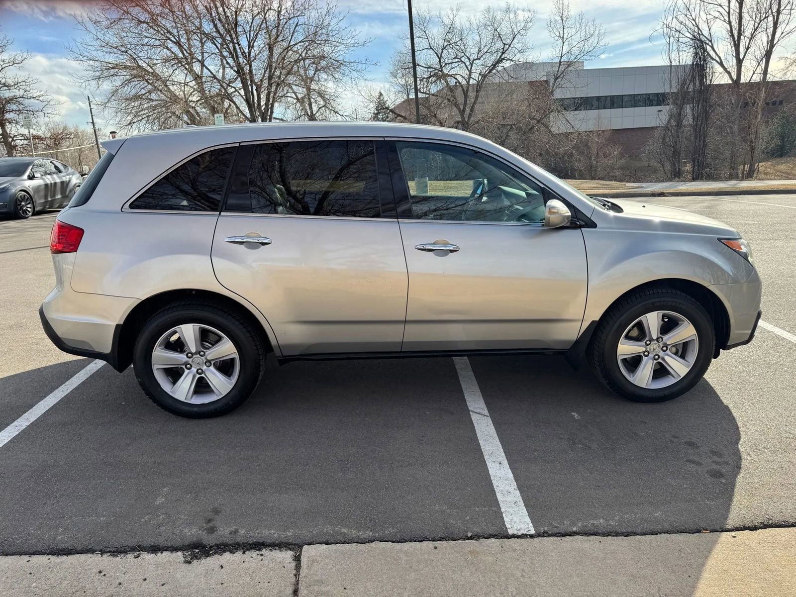 Used 2011 Acura MDX w/ Technology & Entertainment image 4