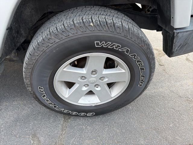 Used 2009 Jeep Wrangler Sahara image 14