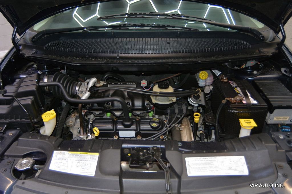Used 2006 Chrysler Town & Country FWD image 35