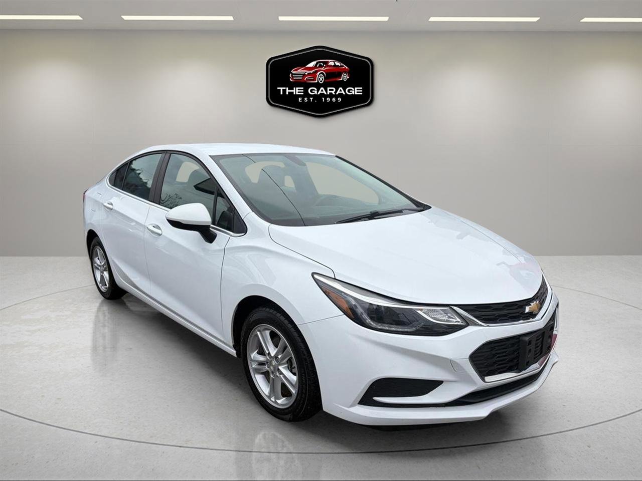 Used 2018 Chevrolet Cruze LT w/ Convenience Package FWD image 7