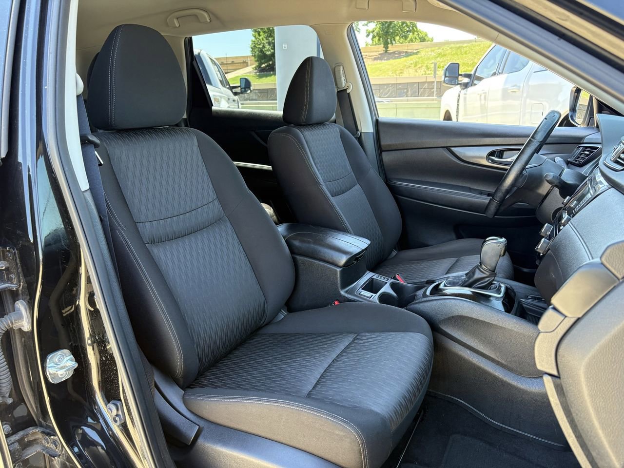 Used 2020 Nissan Rogue SV w/ Premium Package FWD image 30