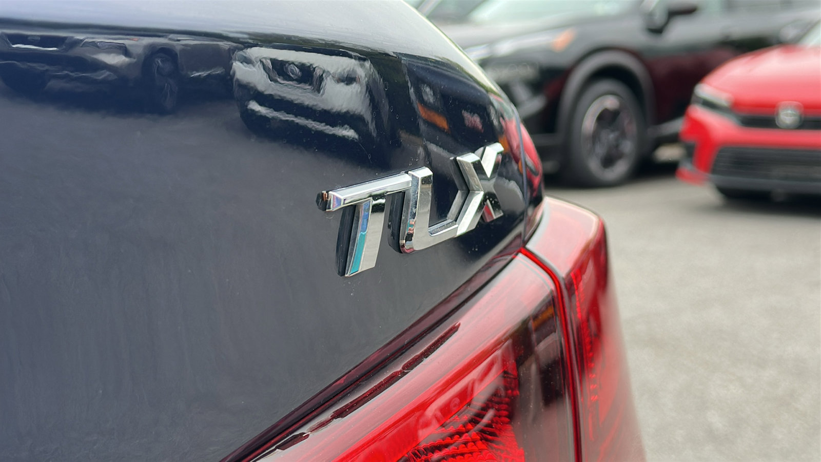 Used 2017 Acura TLX FWD image 9