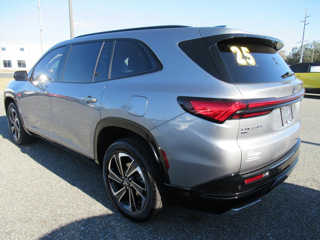 Used 2025 Buick Enclave Sport Touring image 5
