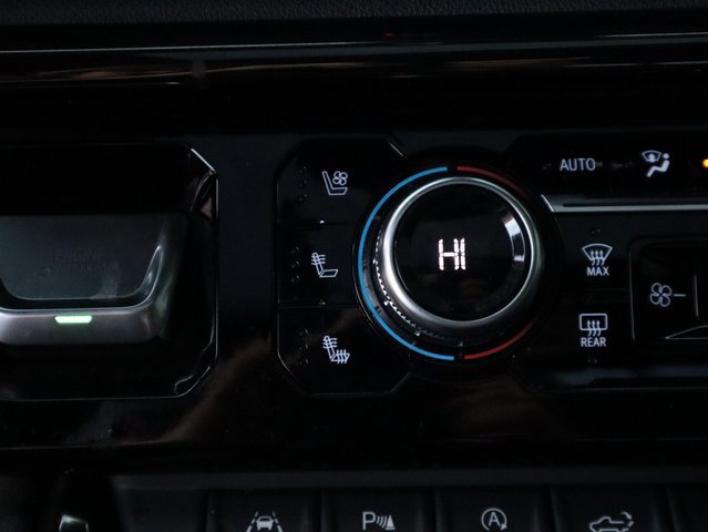 Used 2024 GMC Sierra 1500 AT4 w/ Technology Package image 42