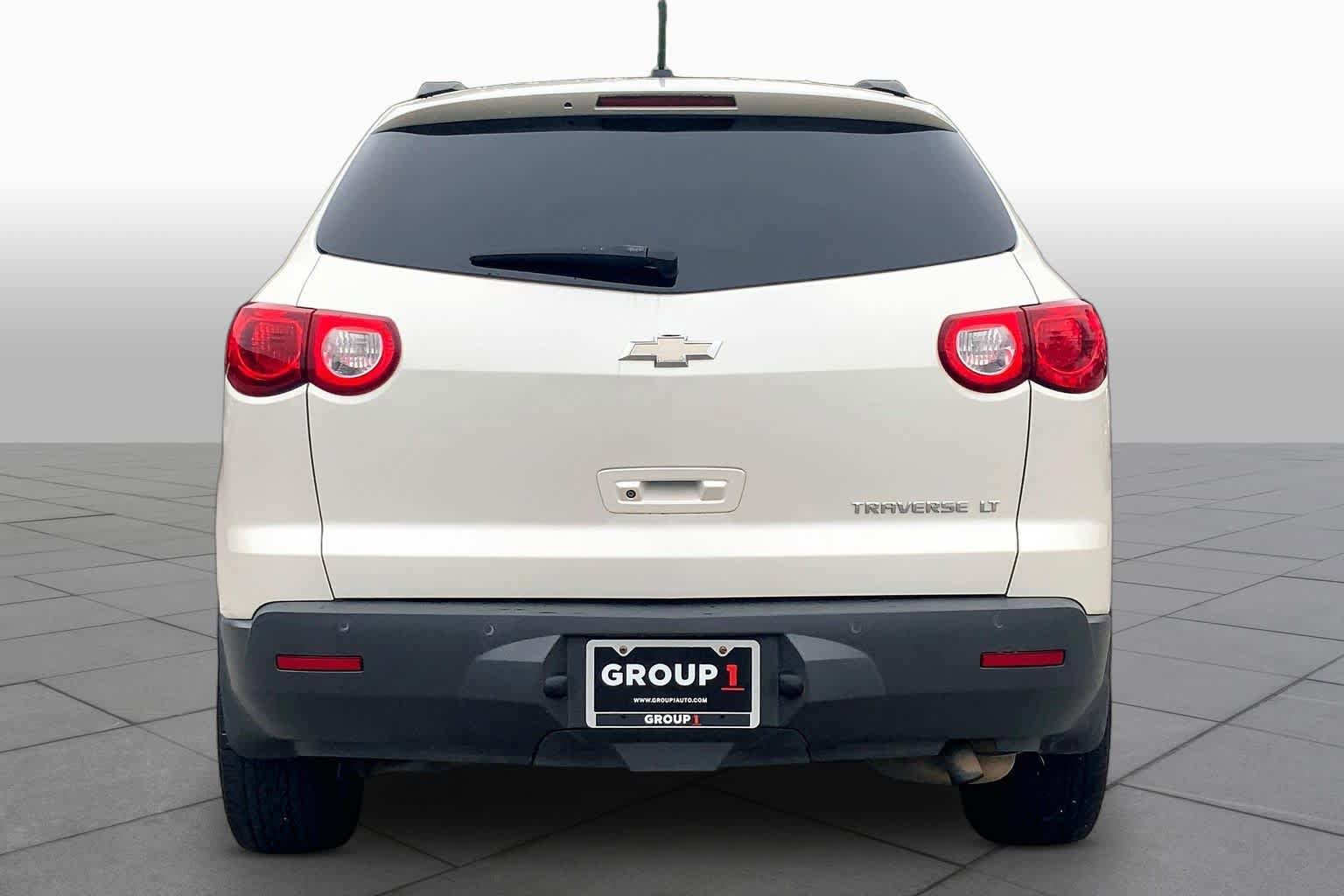 Used 2011 Chevrolet Traverse LT w/ White Premiere Package FWD image 4