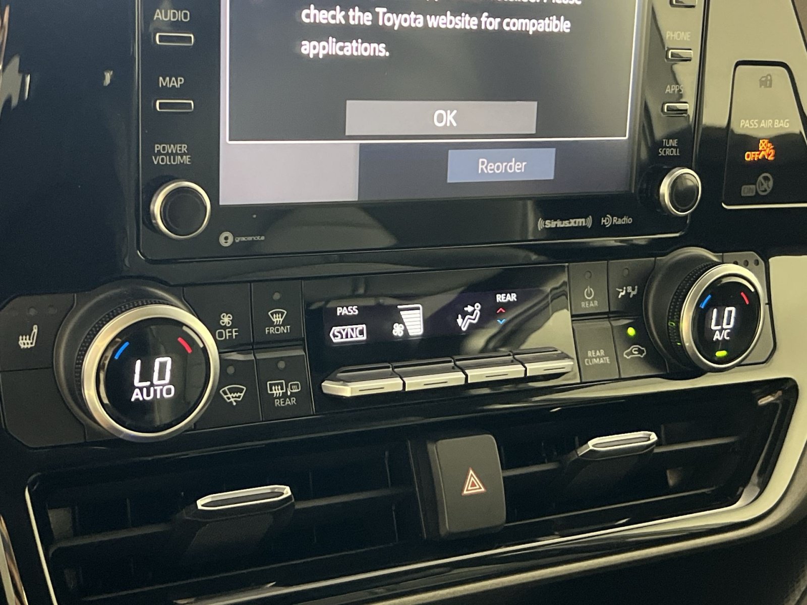 Used 2021 Toyota Highlander XLE AWD/4WD image 20