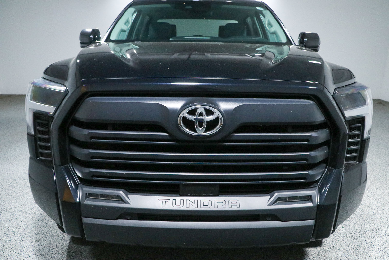 Used 2024 Toyota Tundra SR5 w/ SR5 Convenience Package AWD/4WD image 4