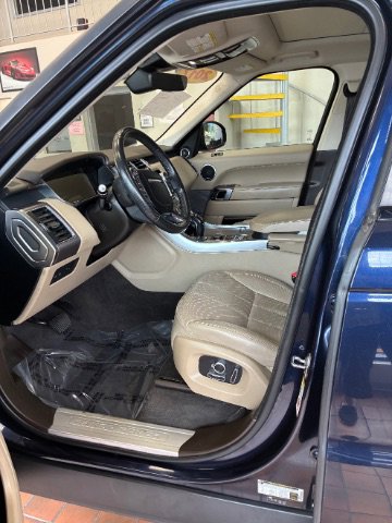 Used 2017 Land Rover Range Rover Sport HSE image 19