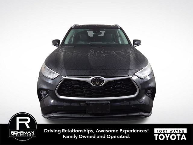 Used 2022 Toyota Highlander XLE FWD image 3