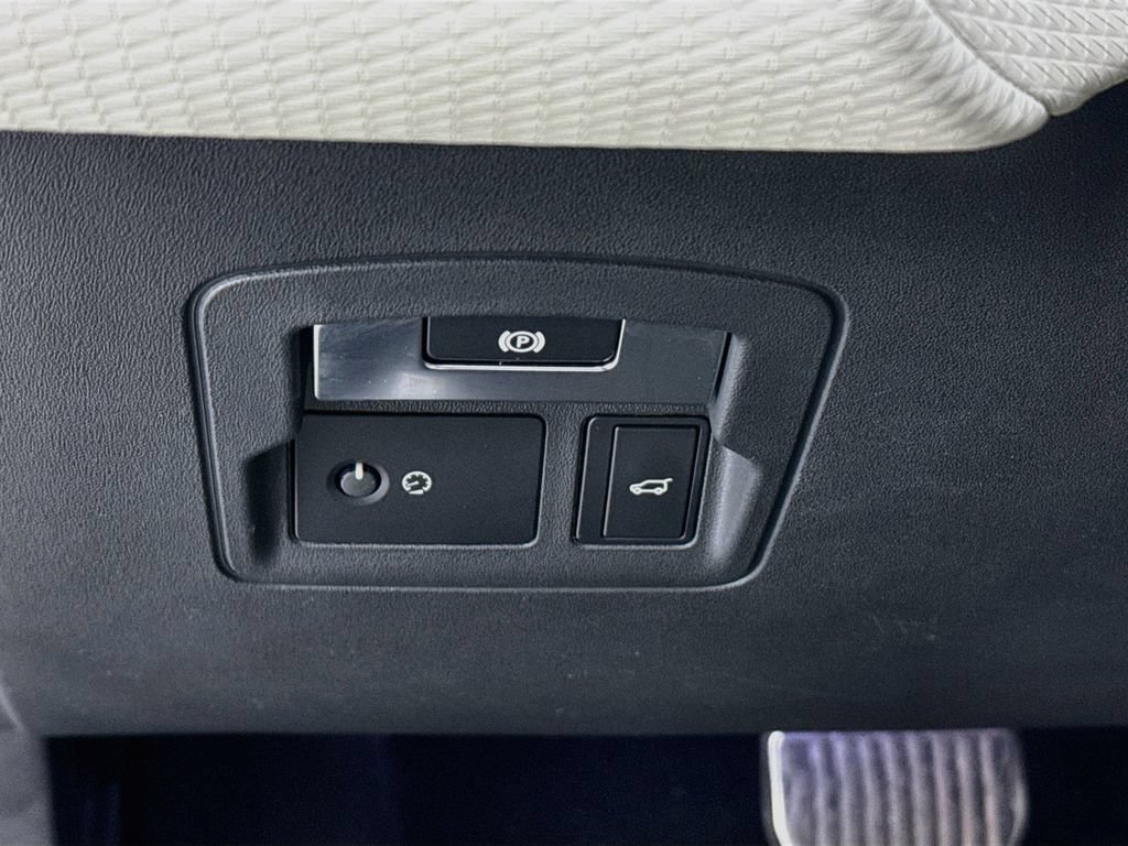 Used 2019 Land Rover Range Rover Velar R-Dynamic SE AWD/4WD image 11