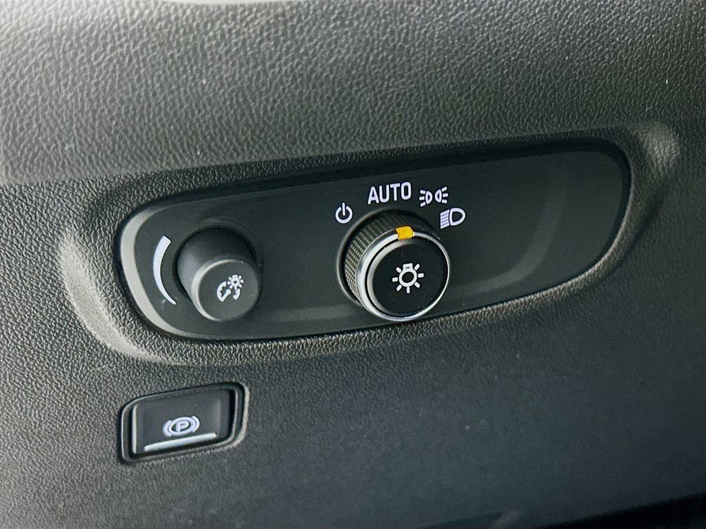 Used 2020 GMC Terrain SLE w/ Driver Convenience Package image 15