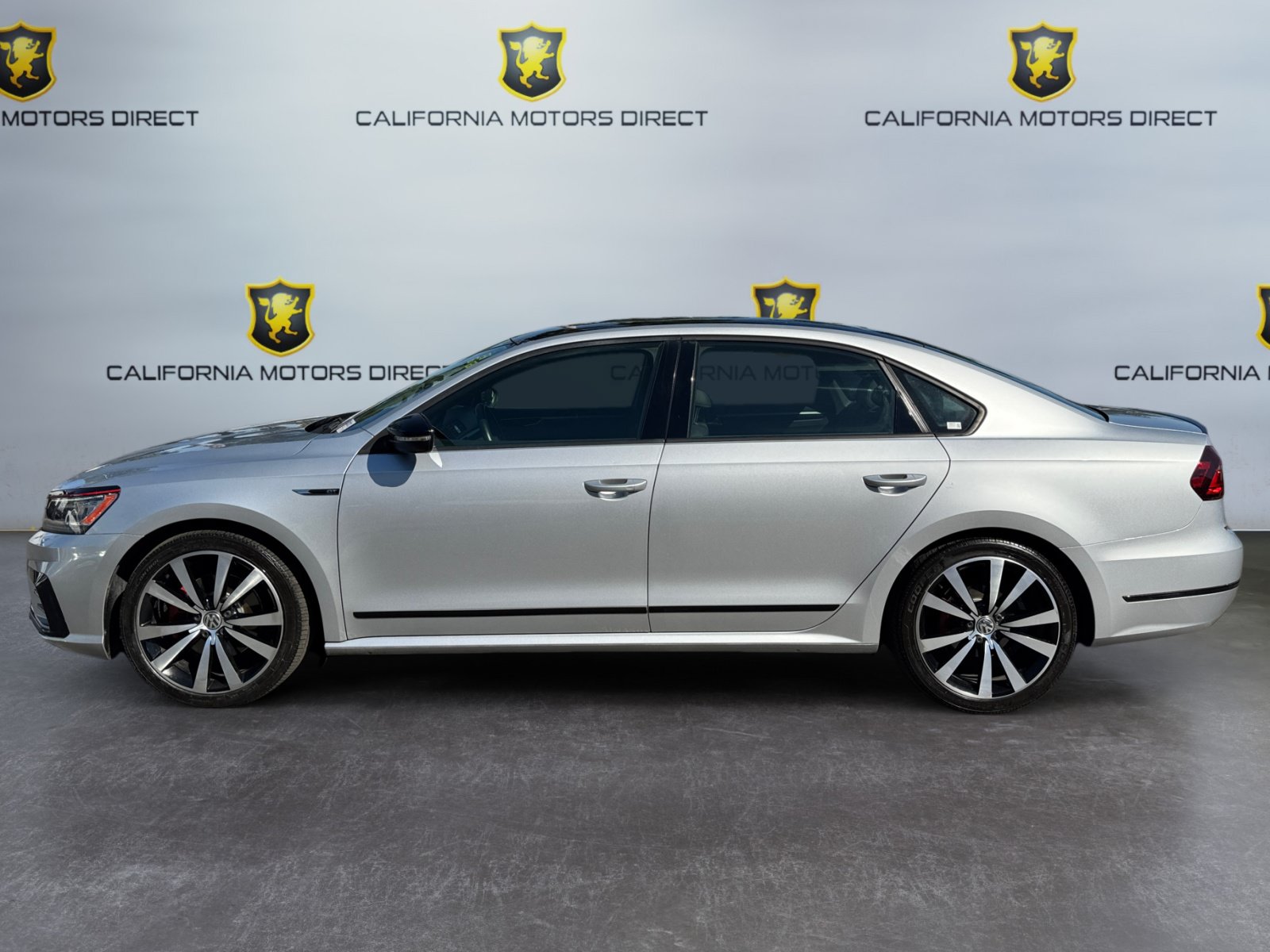 Used 2018 Volkswagen Passat 3.6 FWD image 2