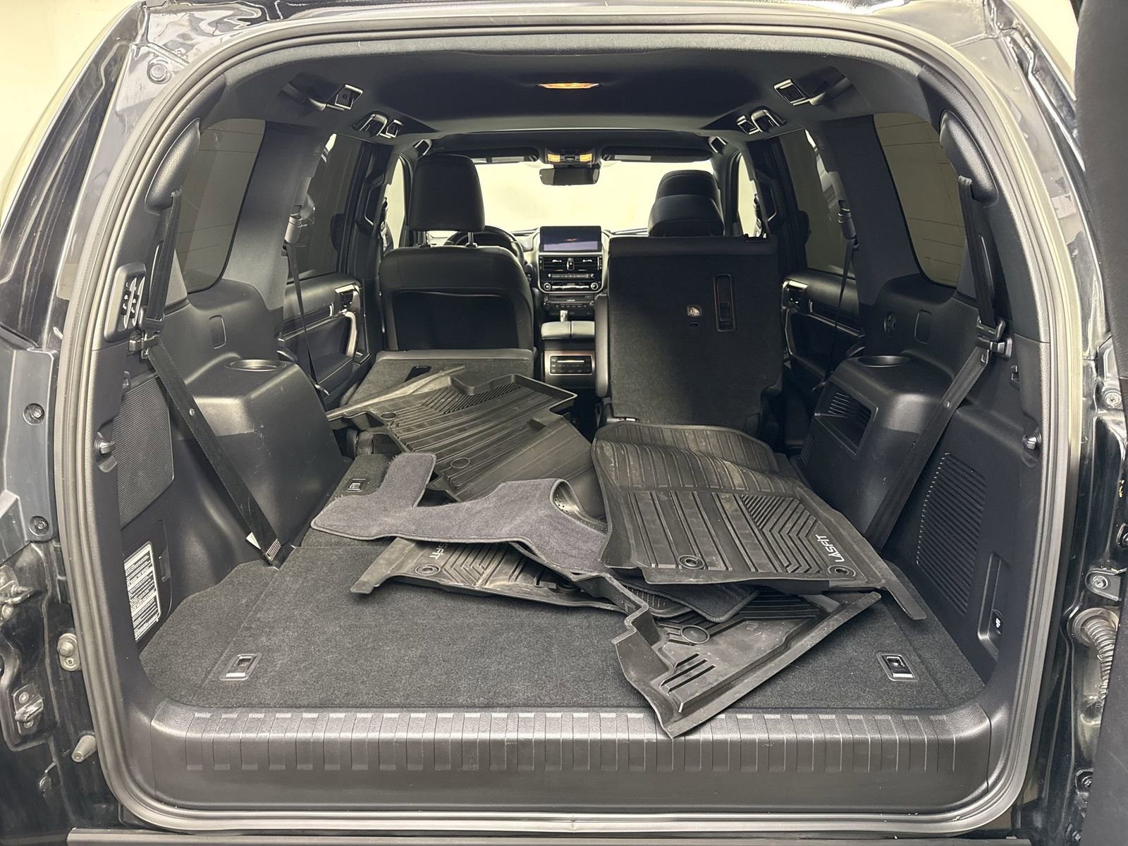 Used 2022 Lexus GX 460 Premium w/ Accessory Package AWD/4WD image 35