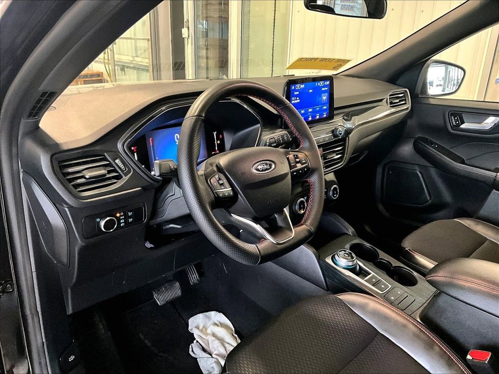 Used 2025 Ford Escape ST-Line AWD/4WD image 8