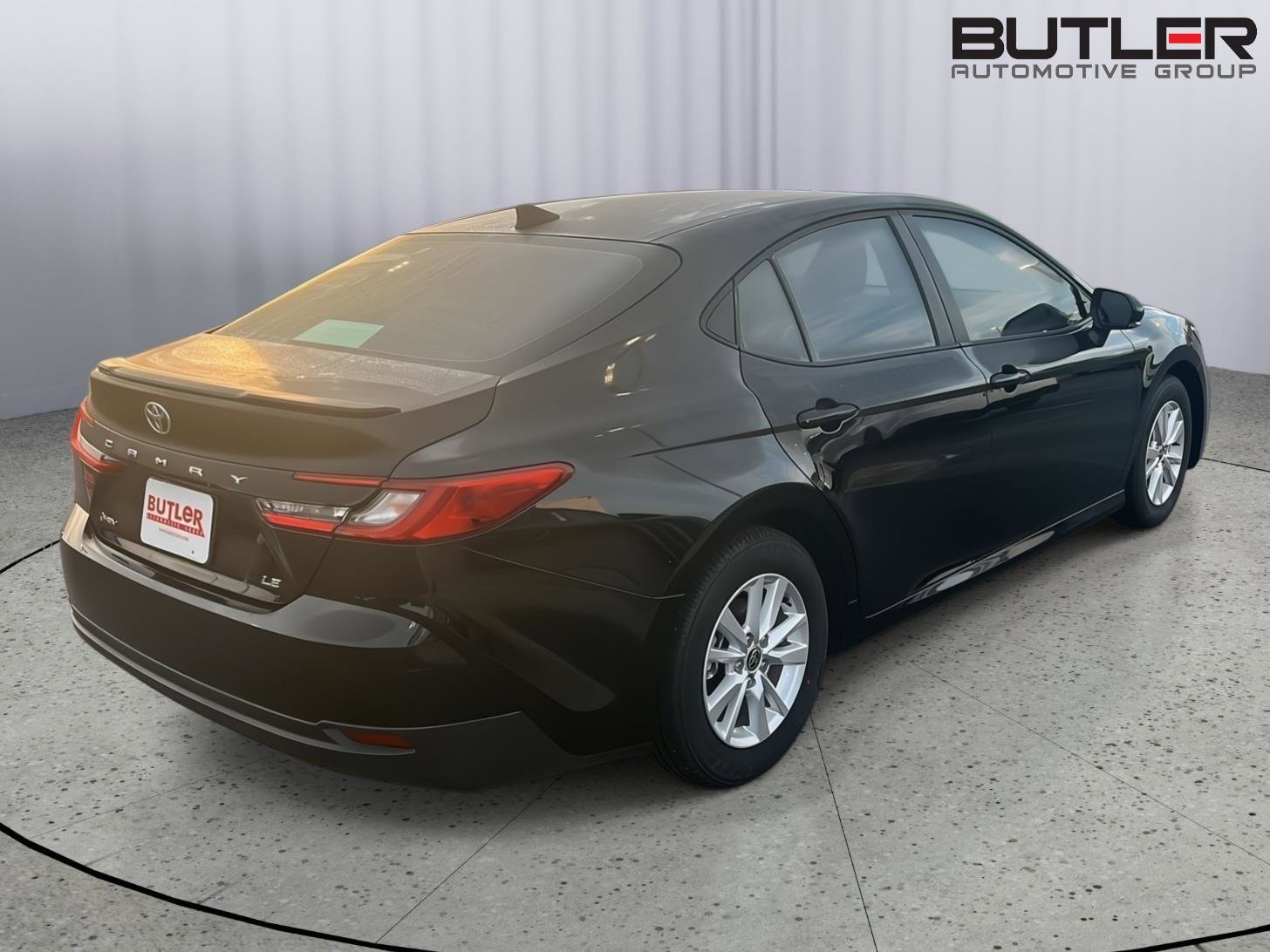 Used 2025 Toyota Camry LE w/ Convenience Package FWD image 6