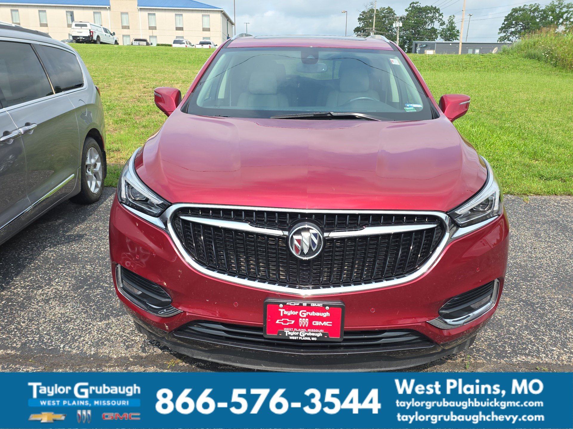 Used 2021 Buick Enclave Premium w/ Sun and Sites Package FWD image 2