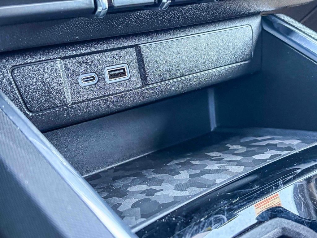 Used 2024 GMC Canyon Elevation w/ Elevation Premium Package image 32