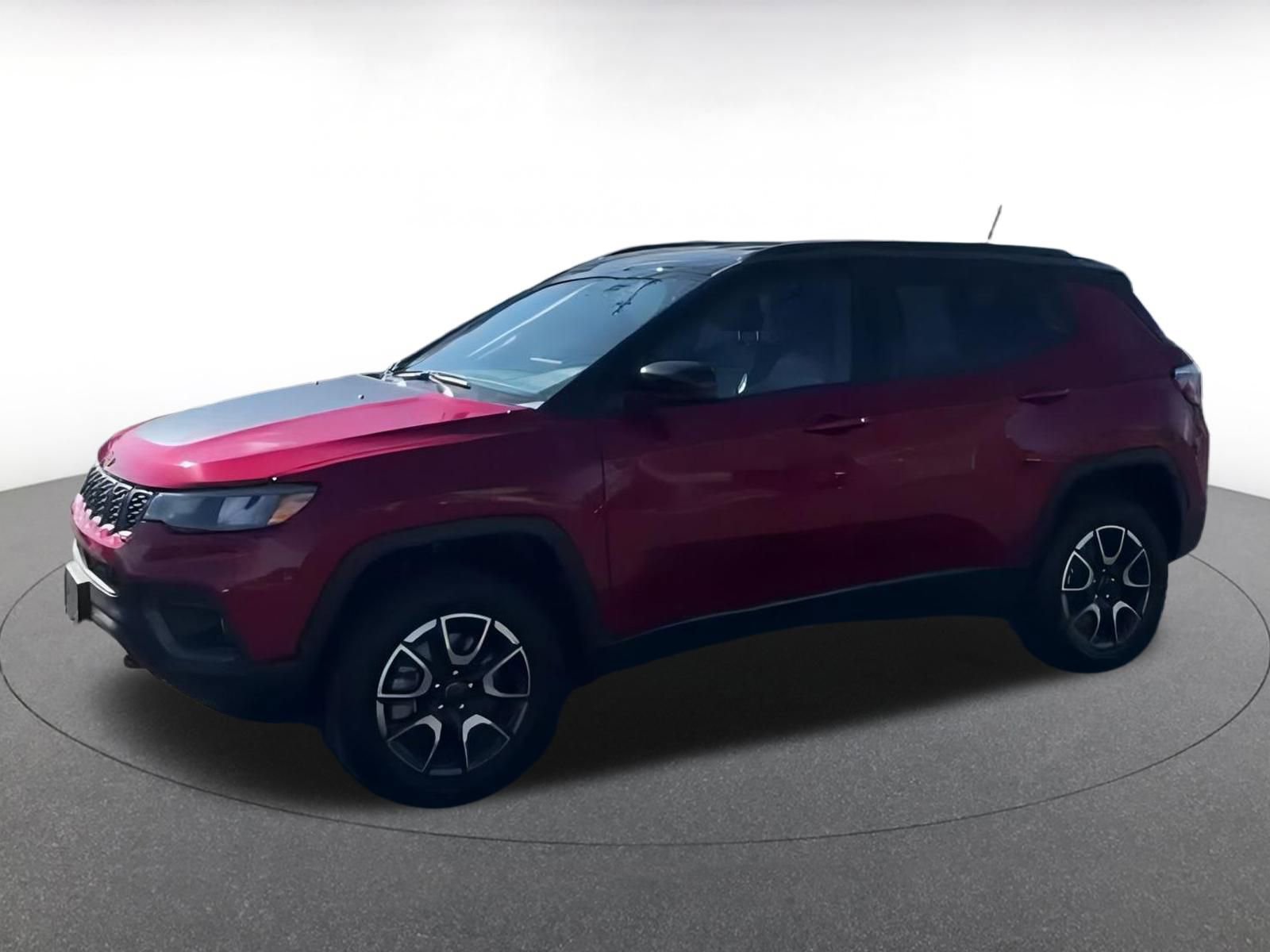 Used 2025 Jeep Compass Trailhawk image 4