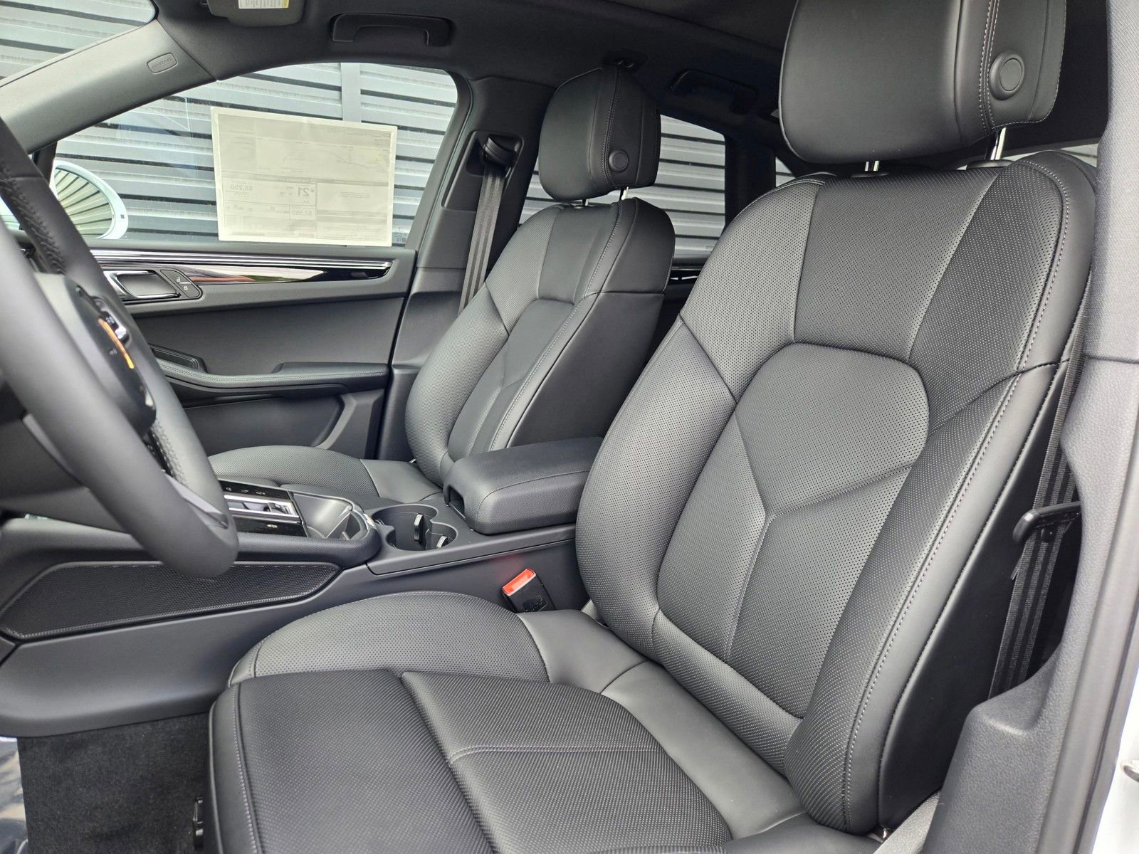 New 2026 Porsche Macan AWD/4WD image 5