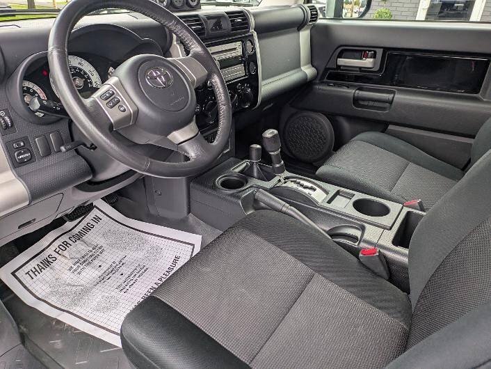 Used 2007 Toyota FJ Cruiser 4WD w/ Upgrade Pkg 2 image 9