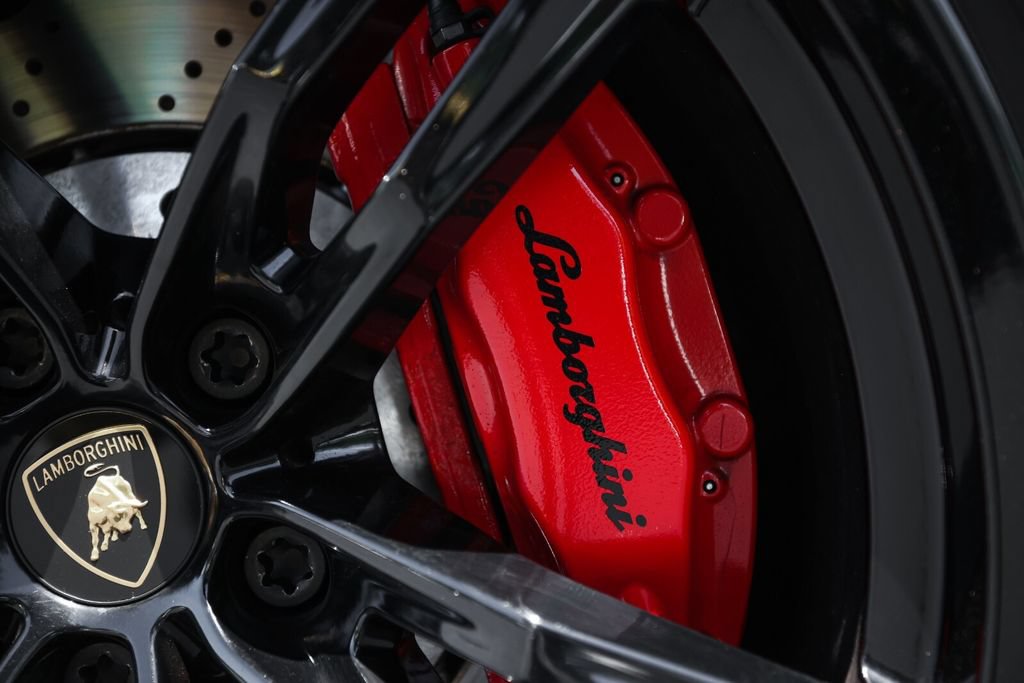 Used 2020 Lamborghini Huracan EVO RWD image 18