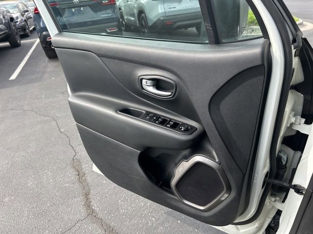 Used 2023 Jeep Renegade Latitude AWD/4WD image 28