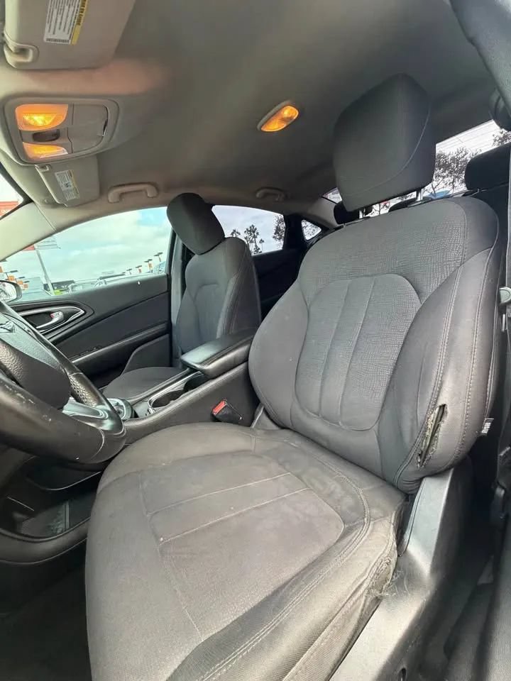 Used 2015 Chrysler 200 Limited w/ Convenience Group FWD image 7