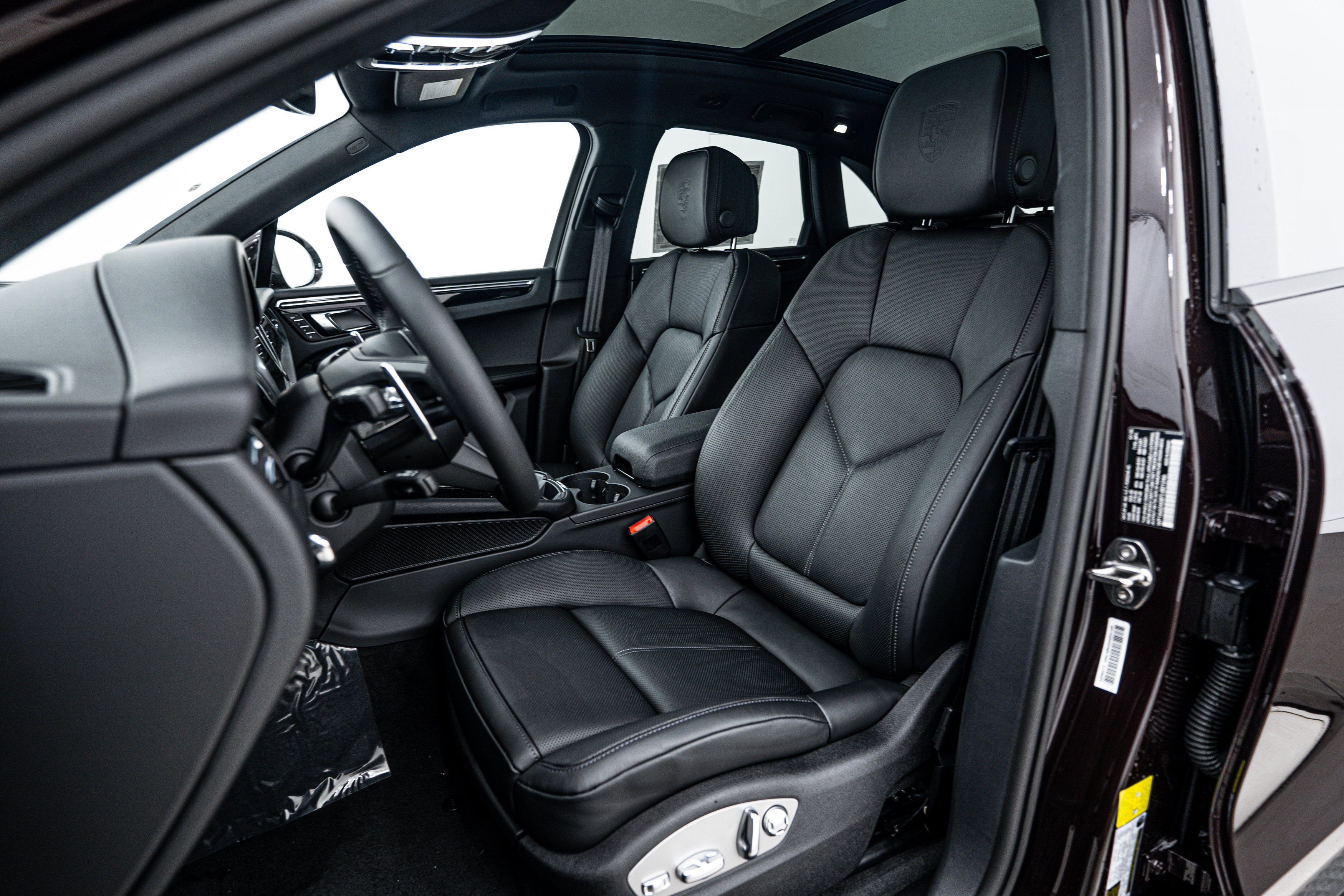Certified 2026 Porsche Macan image 5