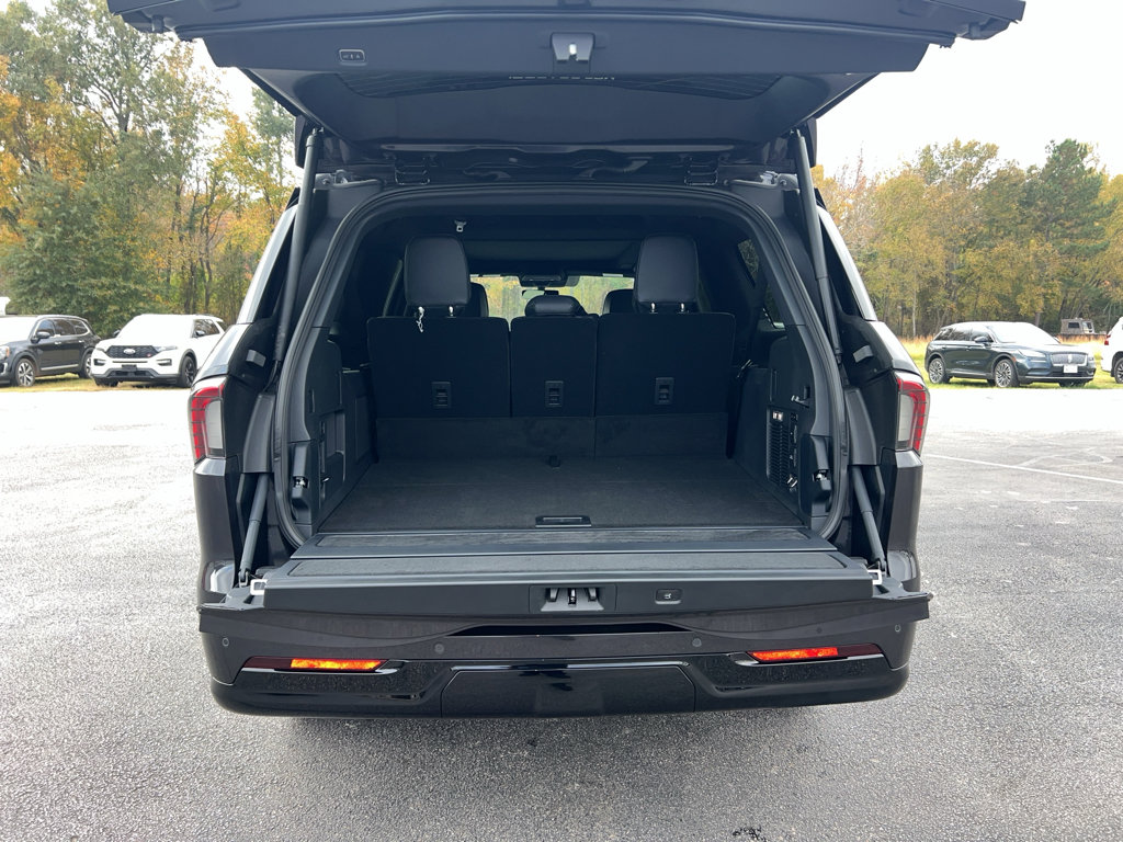 New 2025 Lincoln Navigator L Reserve w/ Jet Appearance Package image 17