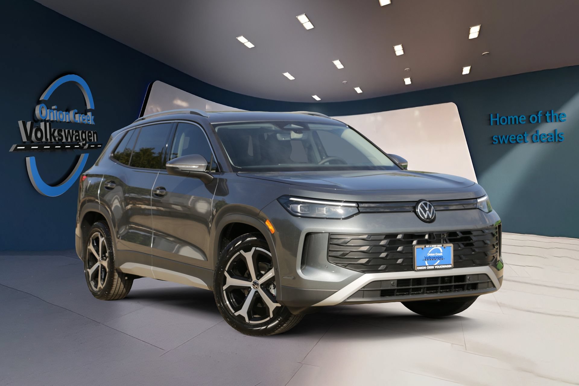 Certified 2026 Volkswagen Tiguan SE FWD image 1