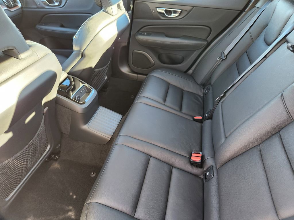Used 2025 Volvo S60 T8 Plus image 19