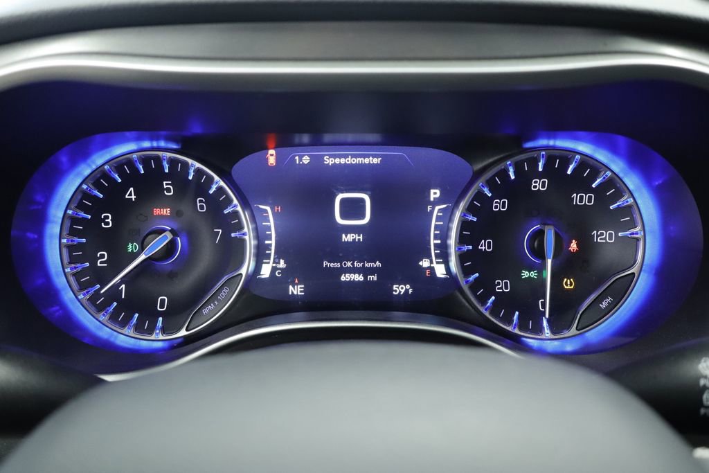 Certified 2023 Chrysler Pacifica Touring-L FWD image 28