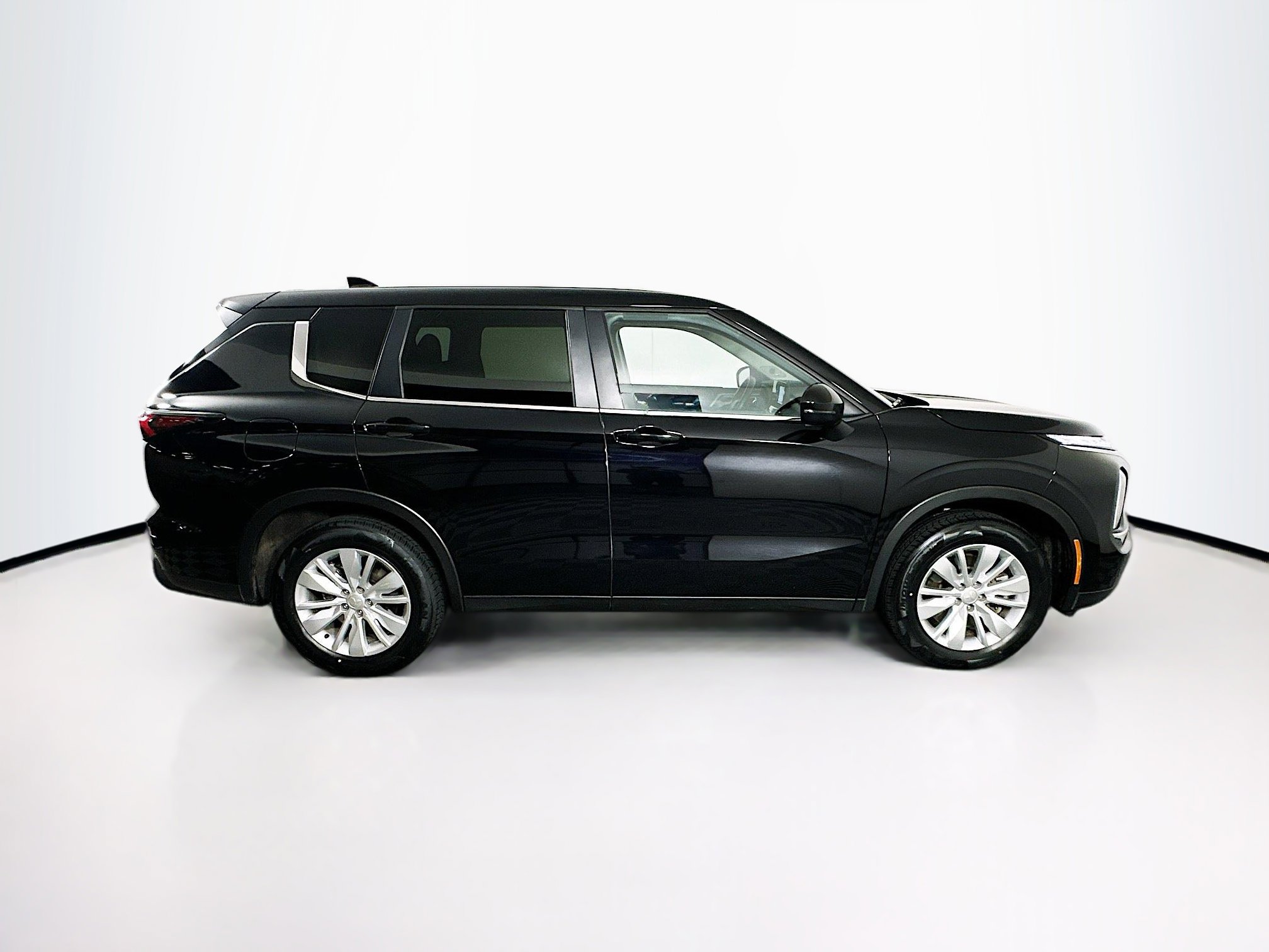 Used 2025 Mitsubishi Outlander ES image 10